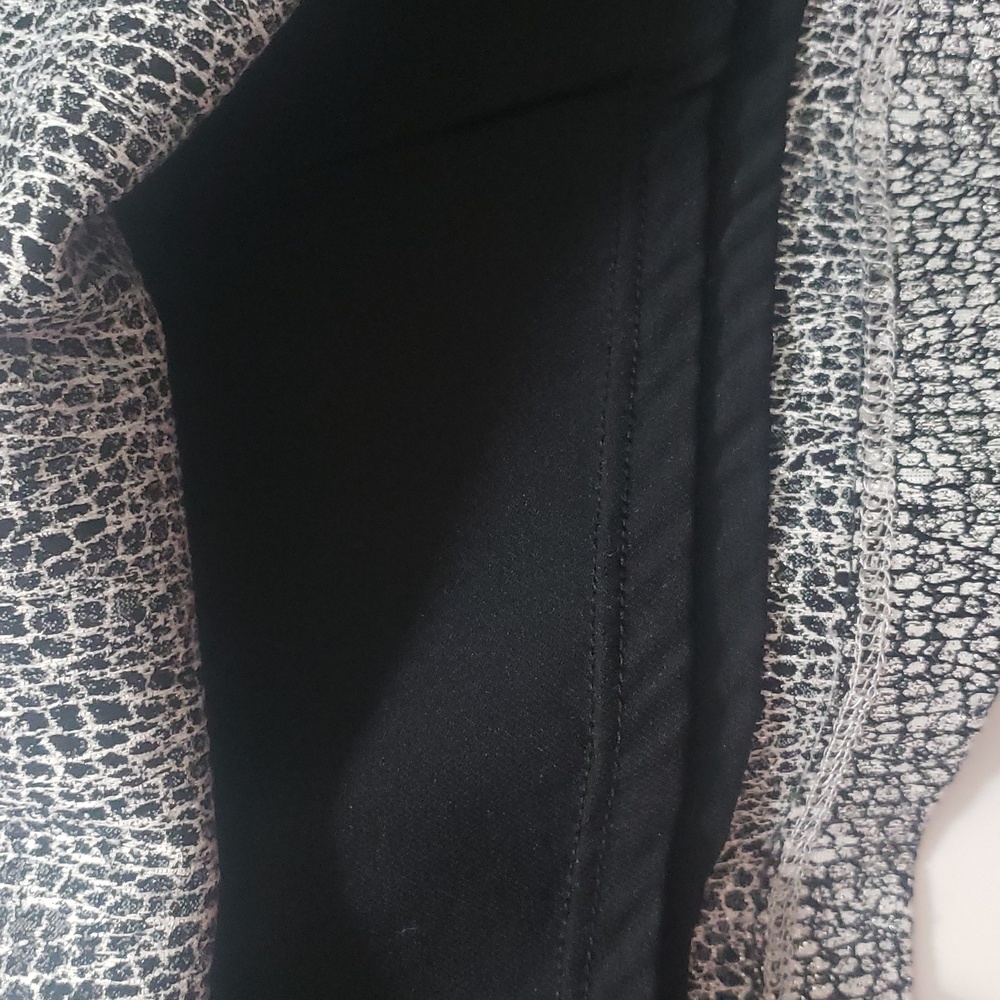 NWOT Super Comfortable Pull On Karen Kane At Knee Length Black Jacquard Skirt - Picture 3 of 7